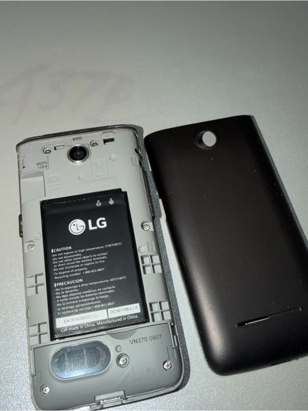 LG Exalt 2 II VN370 - Gray ( Verizon ) Rare Cellular Flip Phone Powers On